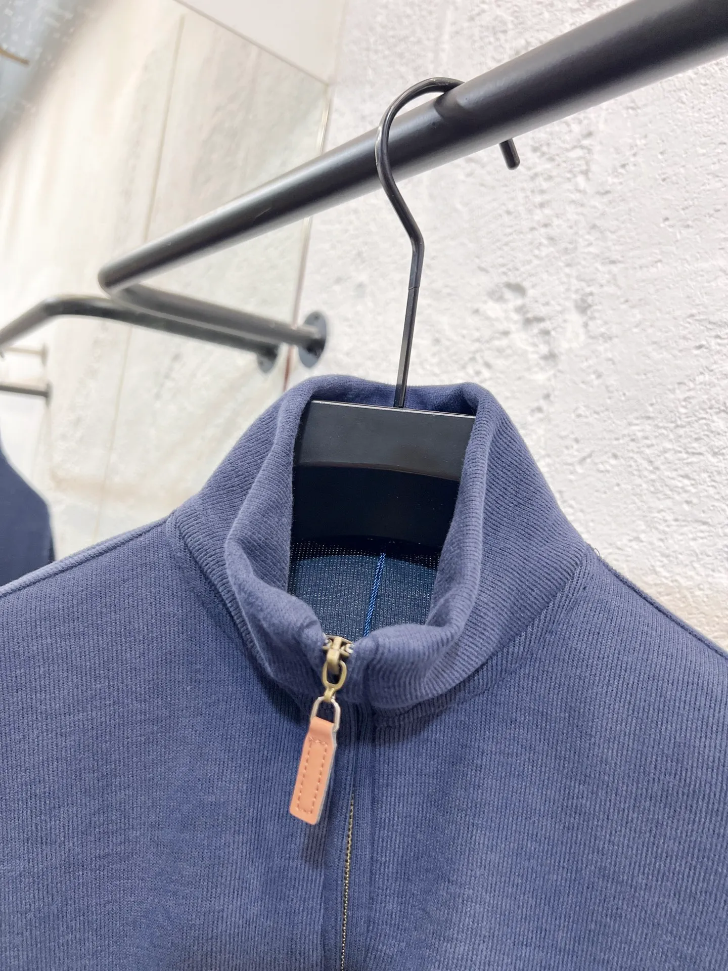P196 Style number: T72 2235# Actual pictures! ! Ralph Lauren Minnie fabric long-sleeved half-zip sweatshirt. Color: black, oatmeal gray, camel, dark gray, light gray, navy blue, milk white. A total of 7 colors. Size: M-100-120 catties L-120-140 catties XL-140-160 catties 2XL-160-180 catties